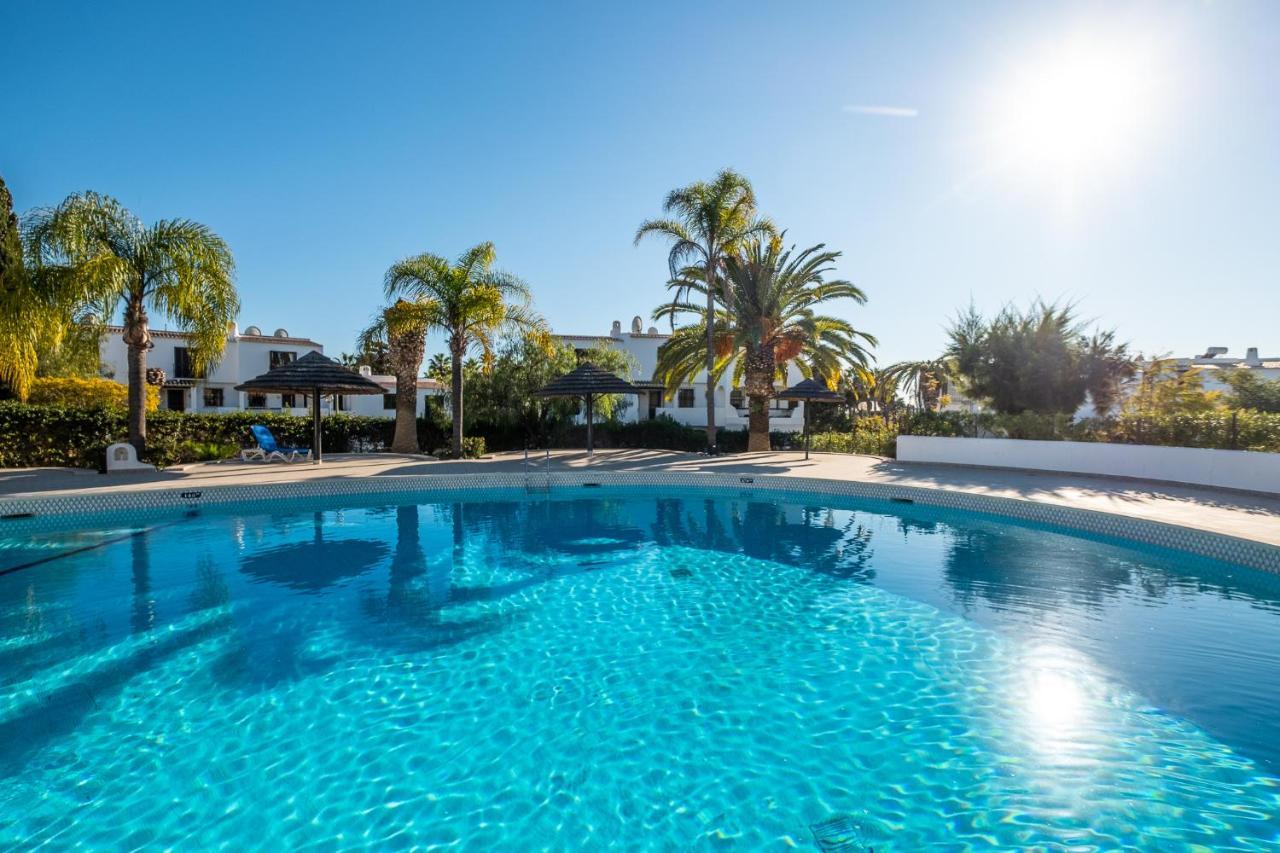 Beach Praia - Sleep 5 - Pool - Free Wi-Fi - Air Con Albufeira Dış mekan fotoğraf