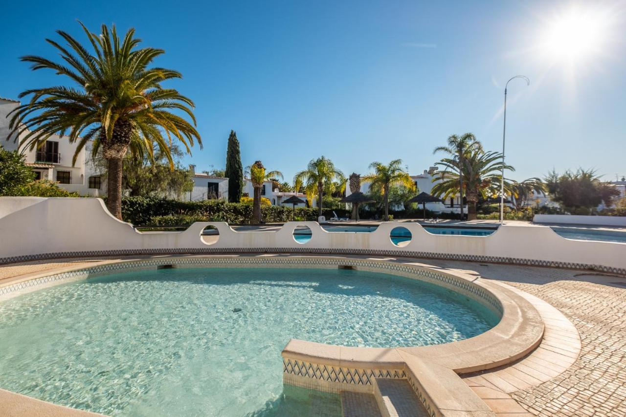 Beach Praia - Sleep 5 - Pool - Free Wi-Fi - Air Con Albufeira Dış mekan fotoğraf
